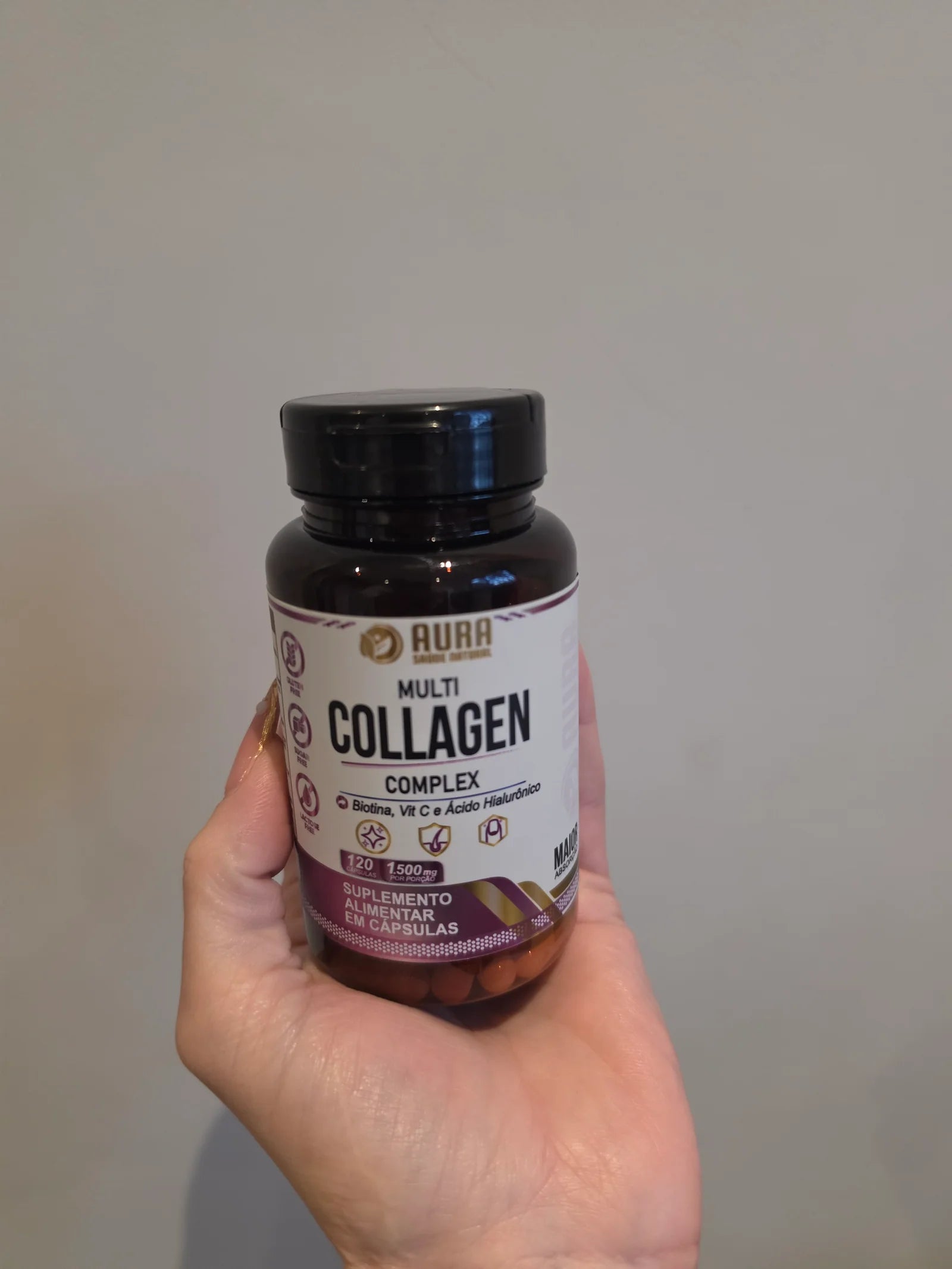 Producto sostenido en una mano