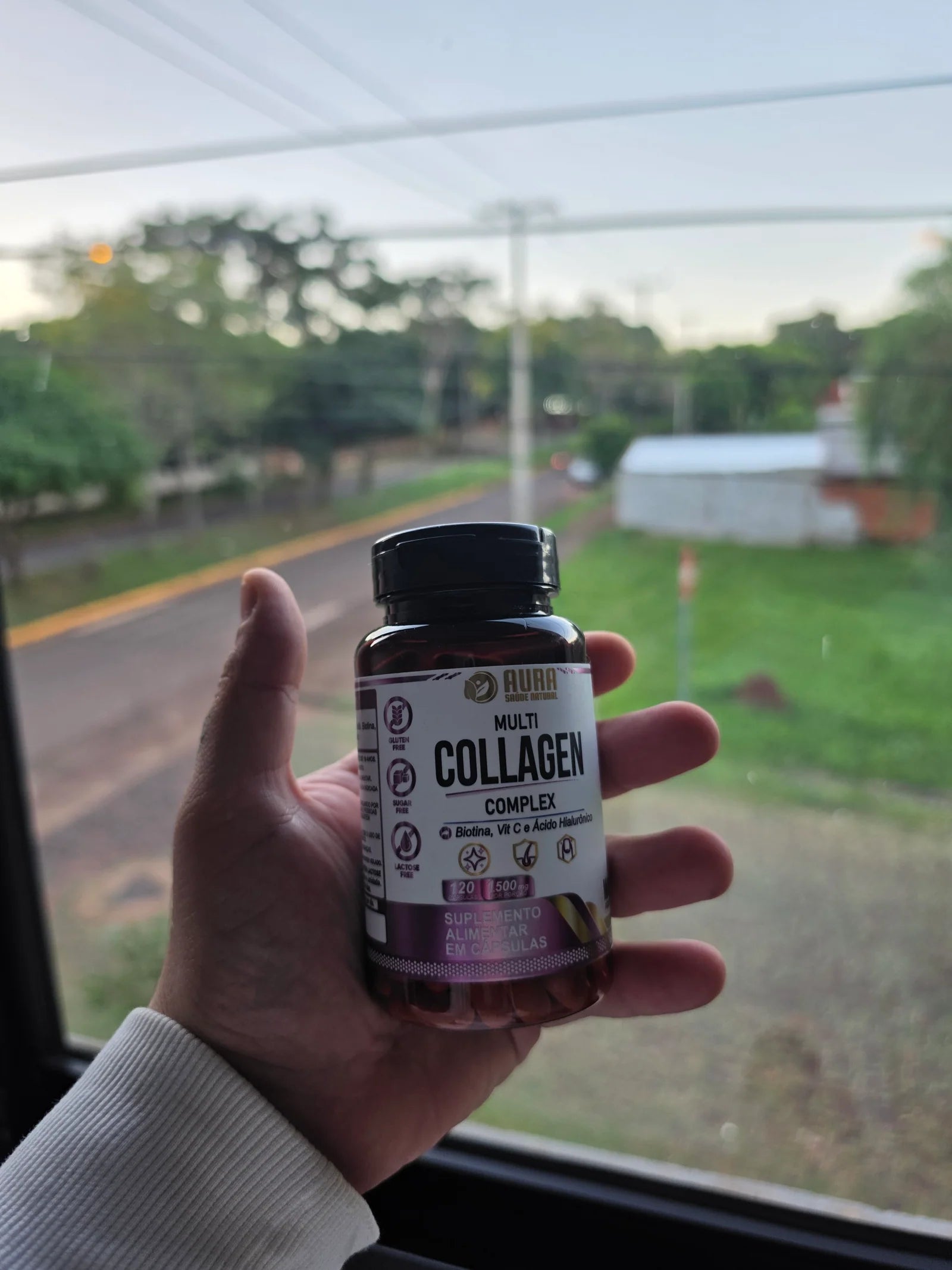 Frasco de Colágeno Complex durante un viaje